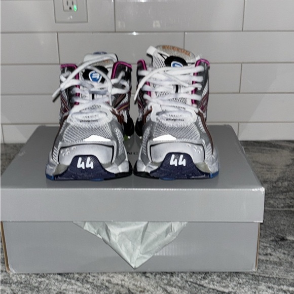 MENS BALENCIAGA RUNNERS SIZE 11 BRAND NEW - Picture 3 of 5